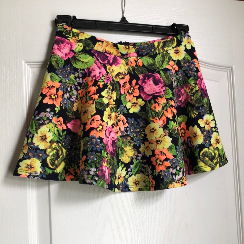 Girl’s flower print skirt
